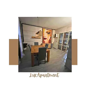 Lux Capannelle Appartamento Roma